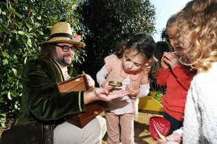 Boris atelier enfants découverte des épices avec Boris le jardinier. 
