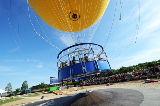 inauguration ballon  inauguration attraction ‟terra vu du ciel‟ - ballon à gaz.
